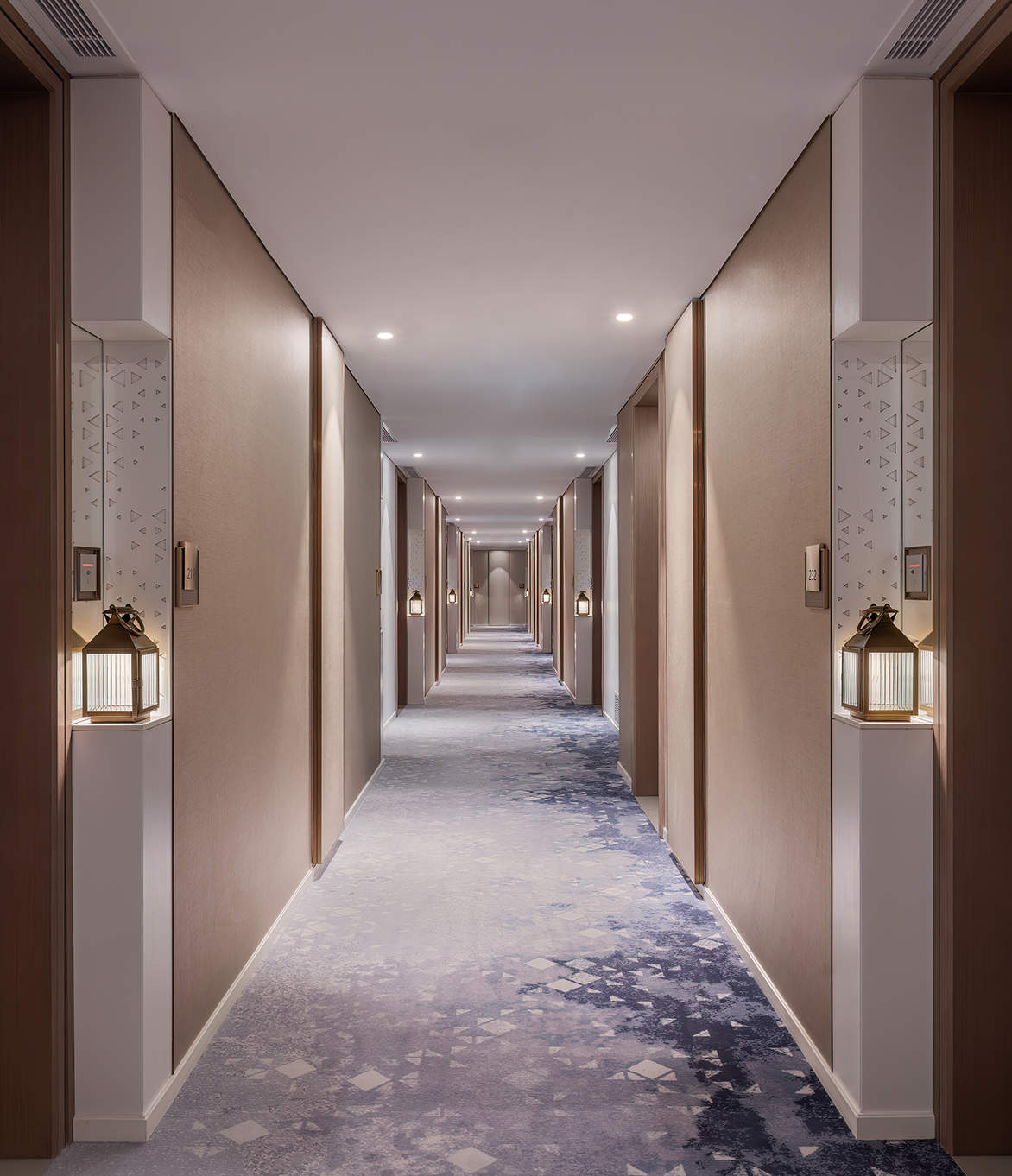 palace-beach-resort-fujairah-guest-rooms-hallway-1172x1362.png