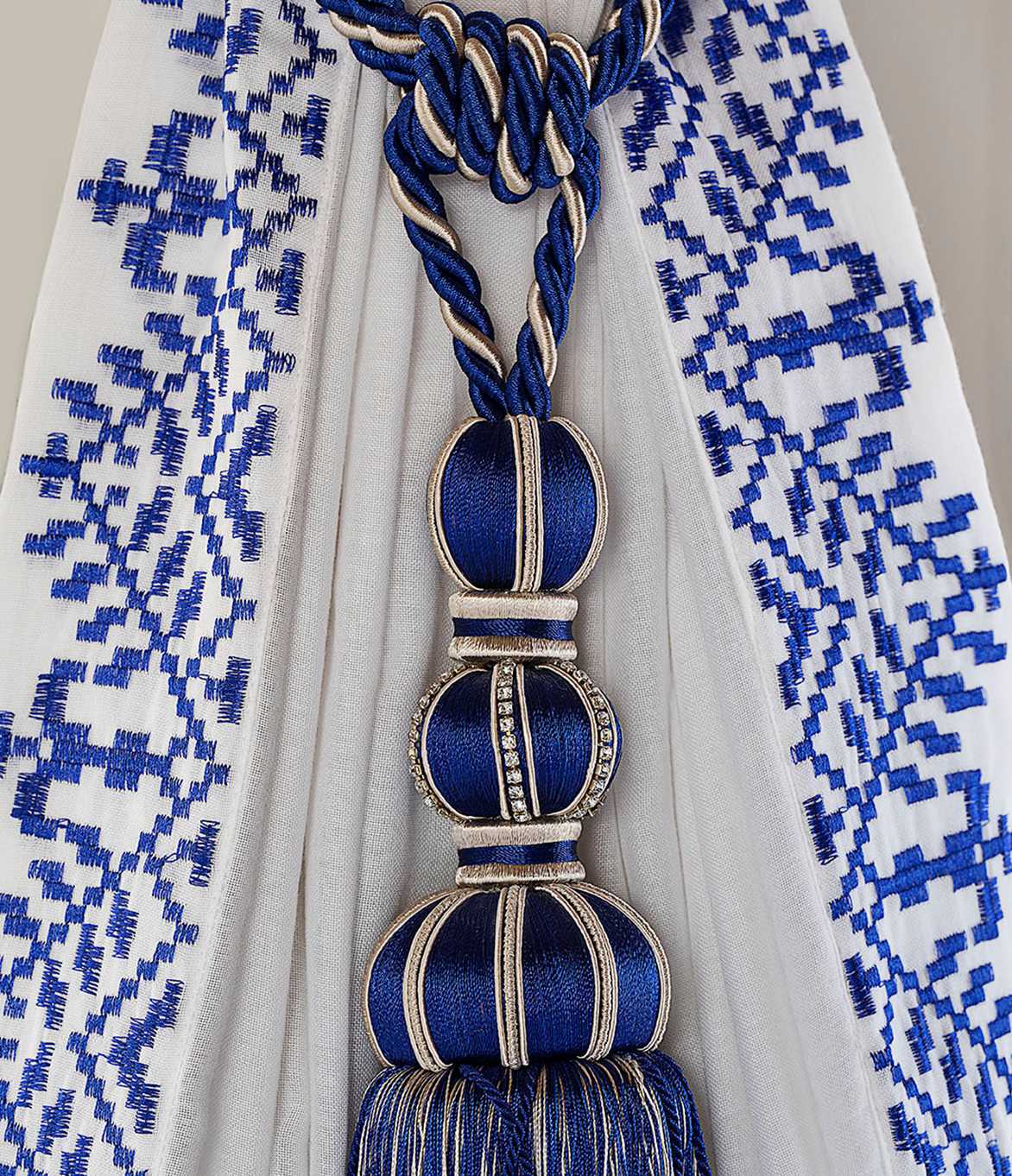 the-ritz-carlton-al-hamra-bedroom-curtain-details-1172x1362.png