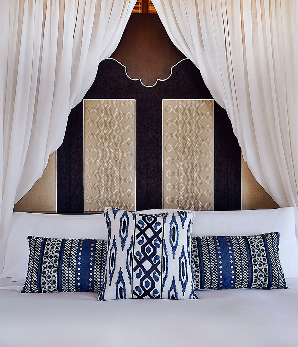 the-ritz-carlton-al-hamra-bedroom-details-1172x1362.png